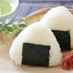 コンビニおにぎりに入っているのは？塩以外にこんなものが